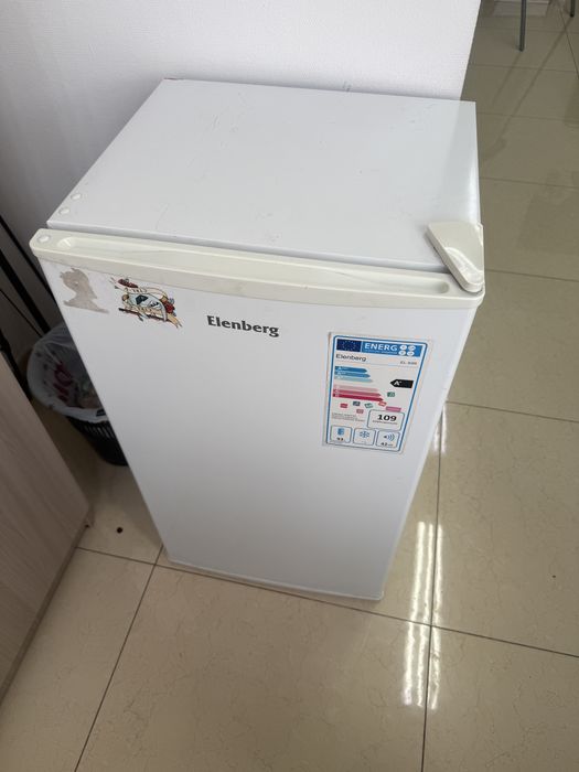 Продам холодильник Elenberg не большой в Офис