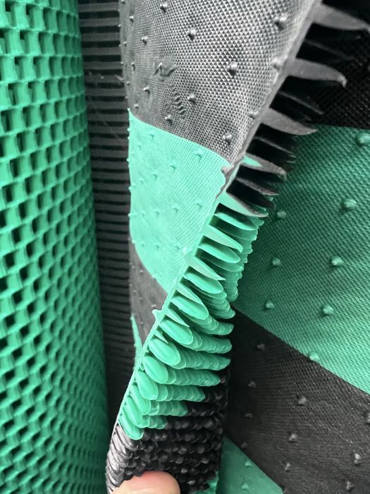 Коврик на шипах анти скользящий 90*15 м