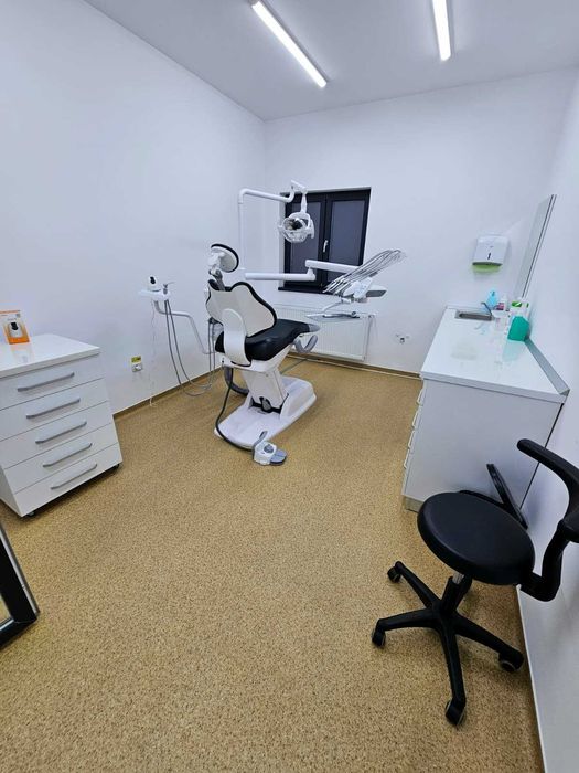 Inchiriez clinică stomatologie