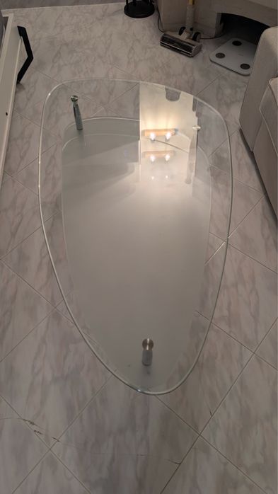 Стъклена холна маса