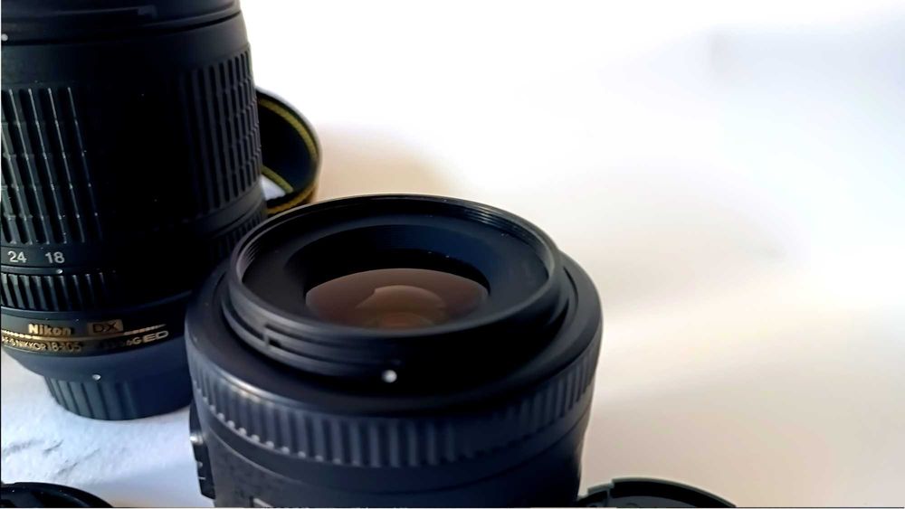 фотоапарат Nikon D5600 + обективи: Nikon 18-105mm VR,  Nikon 35mm