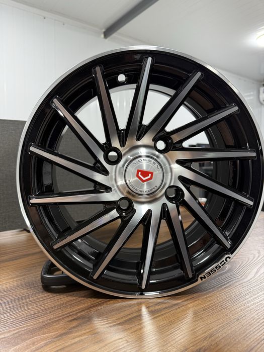 Vossen diska R13 Qora Qizil va Kok rangdagisi bor