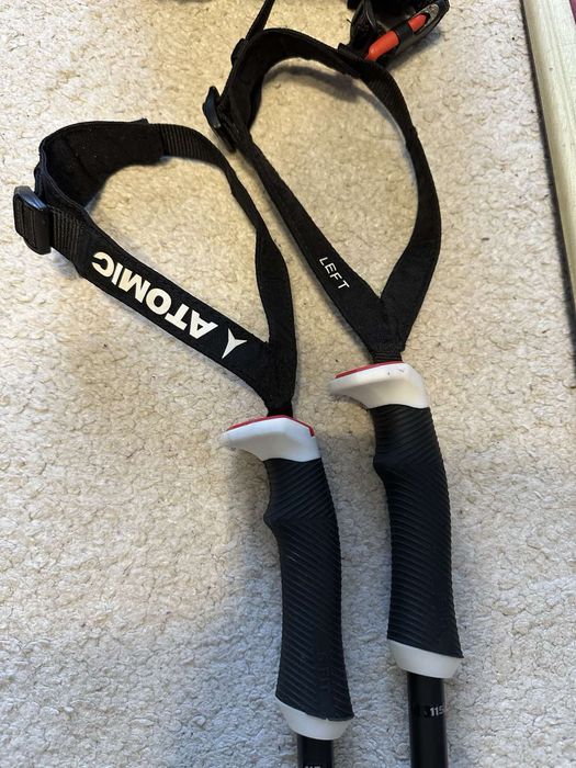 Ски щеки Atomic, каска Rosignoll