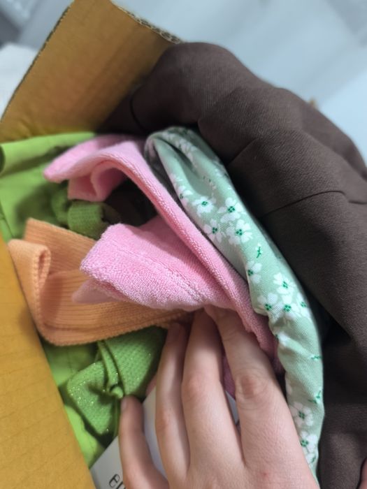 LOT 100 haine noi cu etichetă – preț fix 2700 LEI – 27 lei/buc– Iași