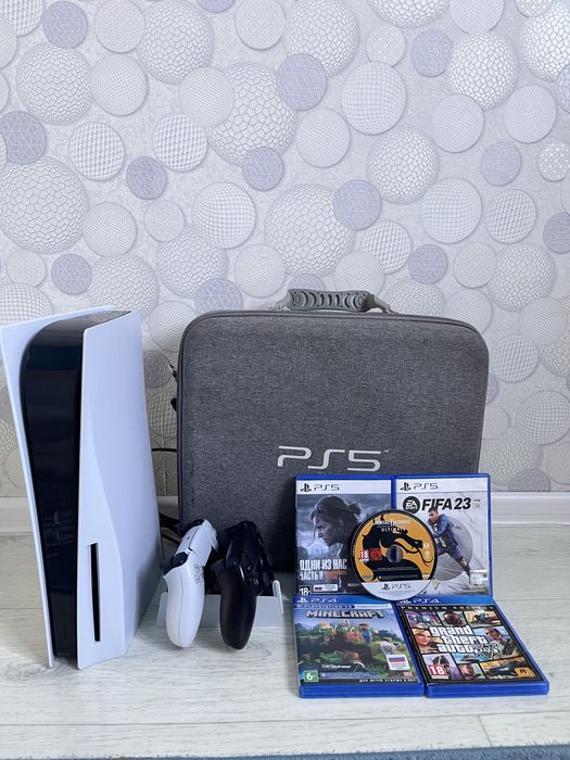PlayStation 5 с 2 джостиками и 5 дисков + подписка Ea play