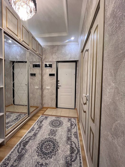 продается квартира на юунус абад 19 квартал 5 этаж ни дом 4 комна