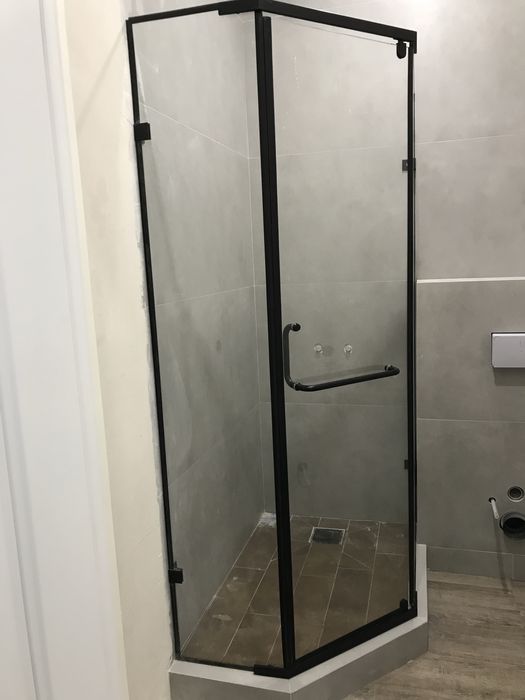 Душевые кабины и ванные перегородки