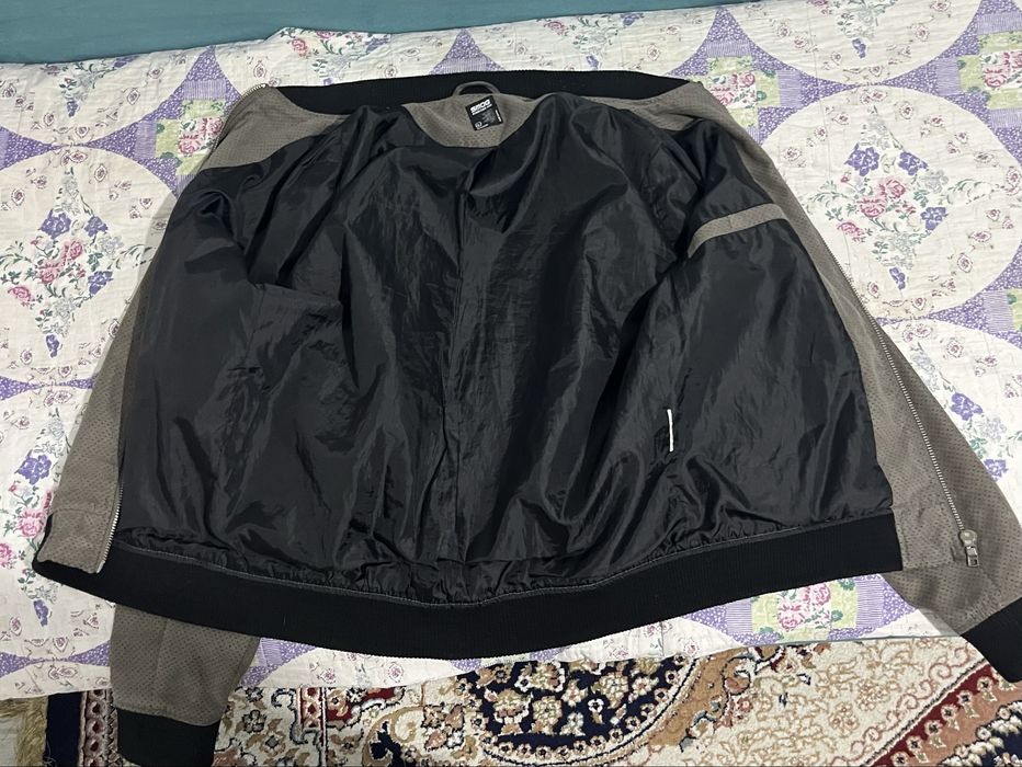 Мужской бомбер L