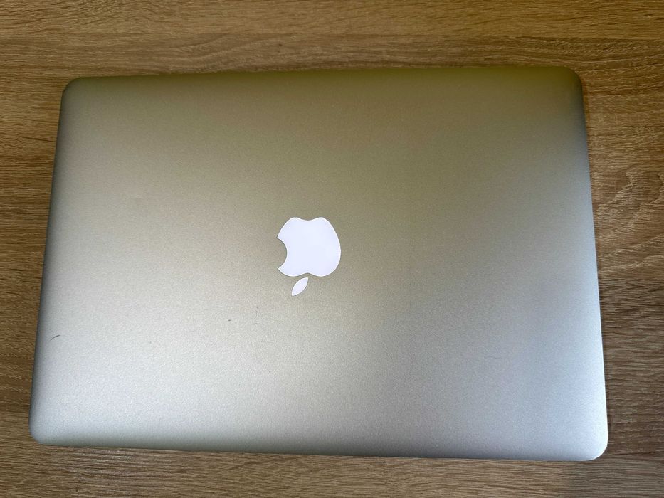 Vand Macbook air 2015 in stare foarte buna