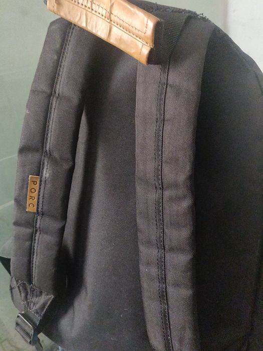 Ghiozdan Porc, purtat, defect usor - cusut