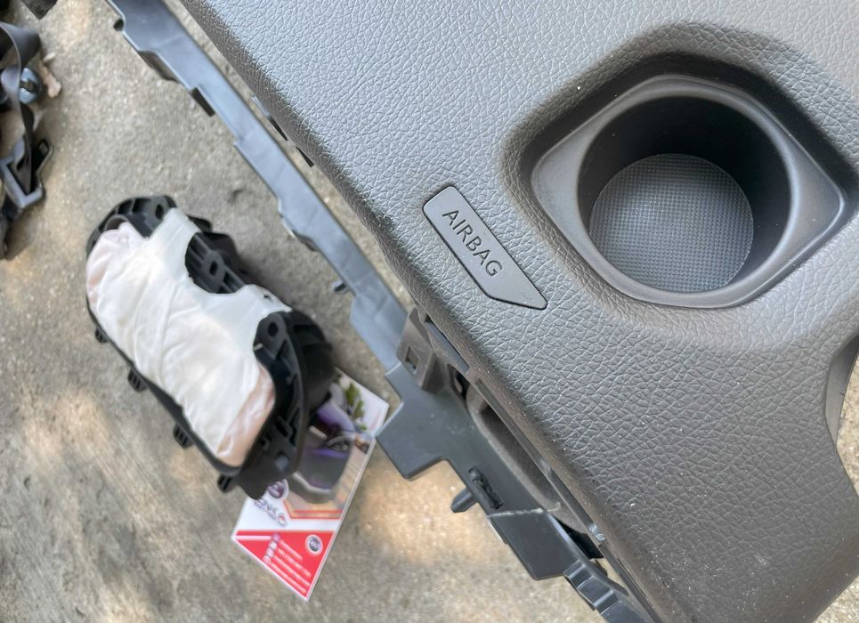 Opel Vivaro - plansa de bord - kit airbag volan pasager - set centuri