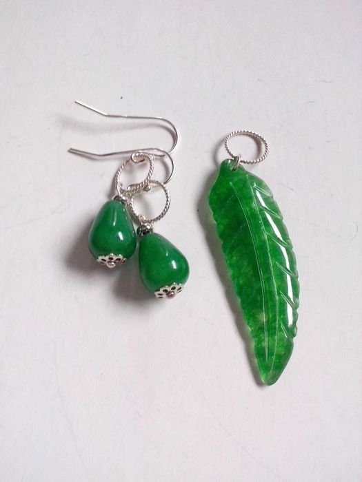 set argint si jad verde natural,cercei si lantisor cu pandantiv