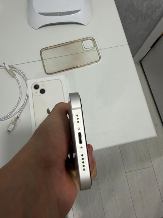 Продам Iphone 13