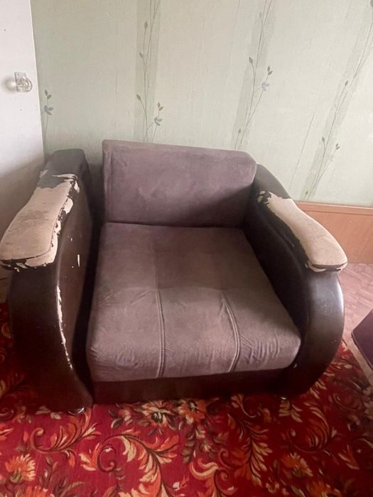 Продам кресло 2шт и тахту