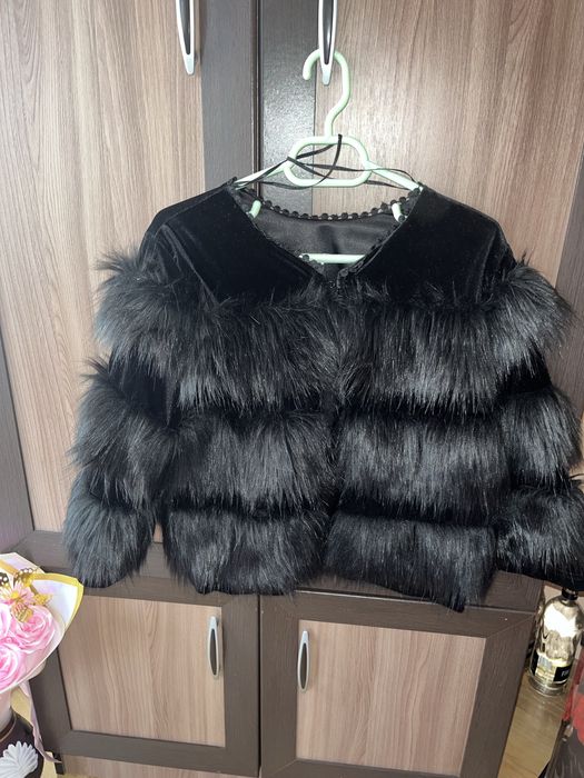 Blăniță neagră cu mâneci