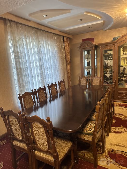 Стол и 12 стульев