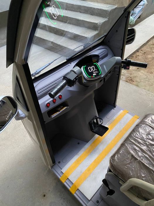 Продам скутер, трёхколёсный, скорость 60, ход 100км, без прав!