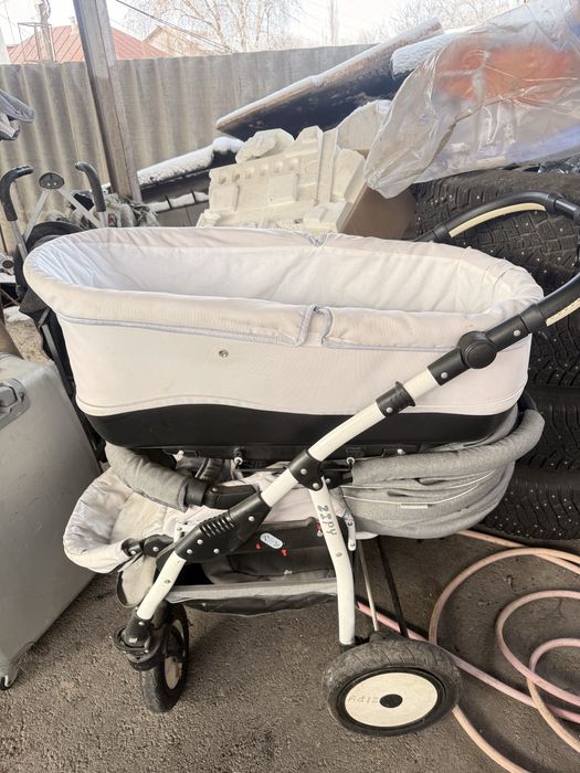 Коляска детская с люлькой