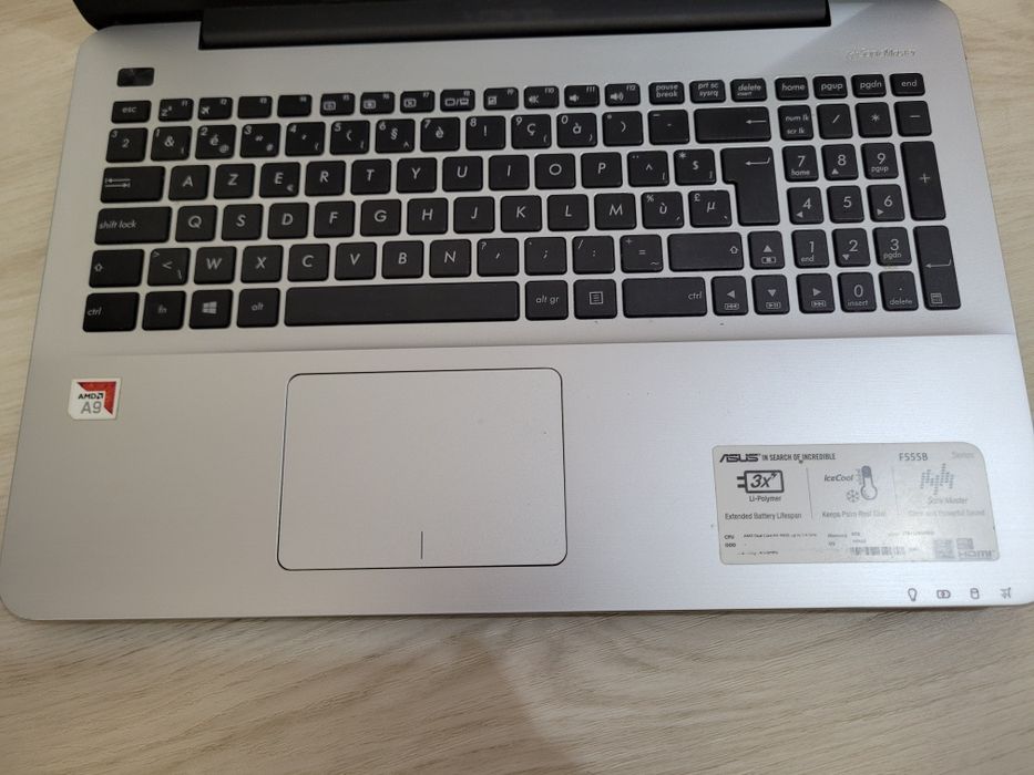 Leptop Asus F555B