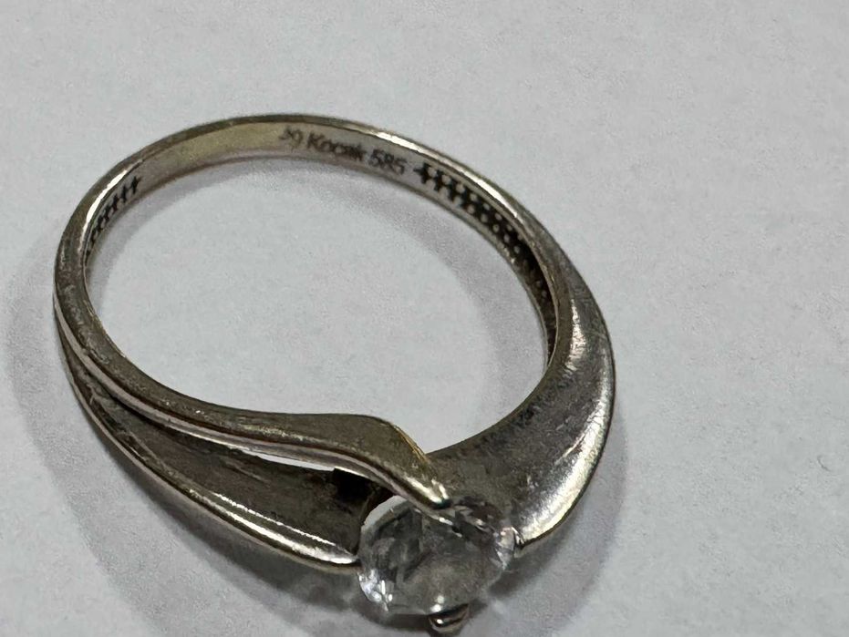 Златен пръстен от бяло злато 14K 585 с камък / 1,62гр.