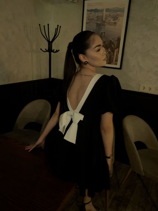 Платье с открытой спиной и бантиком