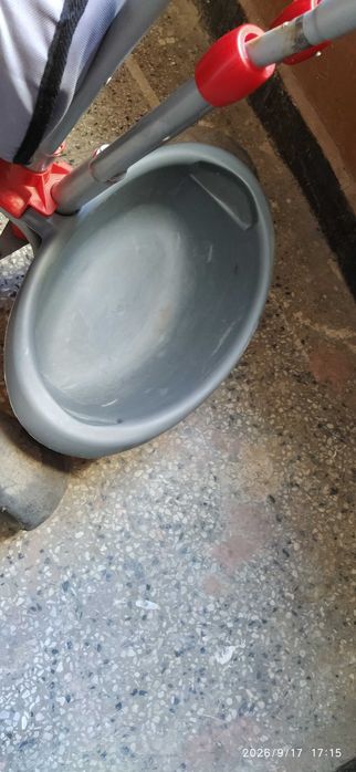 Детска триколка в червено