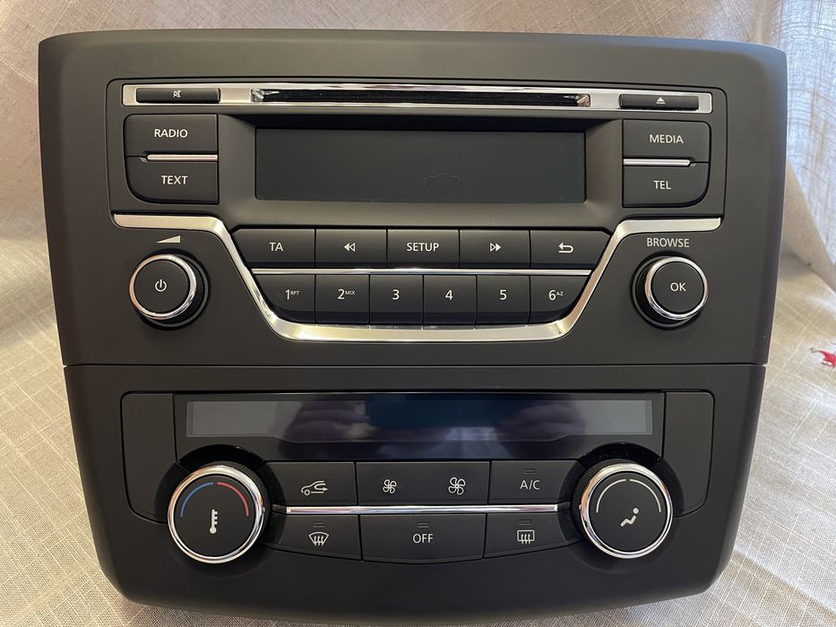 Unitate media radio si cd Renault Kadjar si panou comanda incalzire.