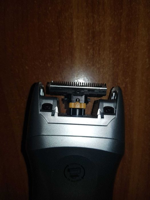 Aparat de ras  BRAUN Series 3 5742- functional-pentru piese