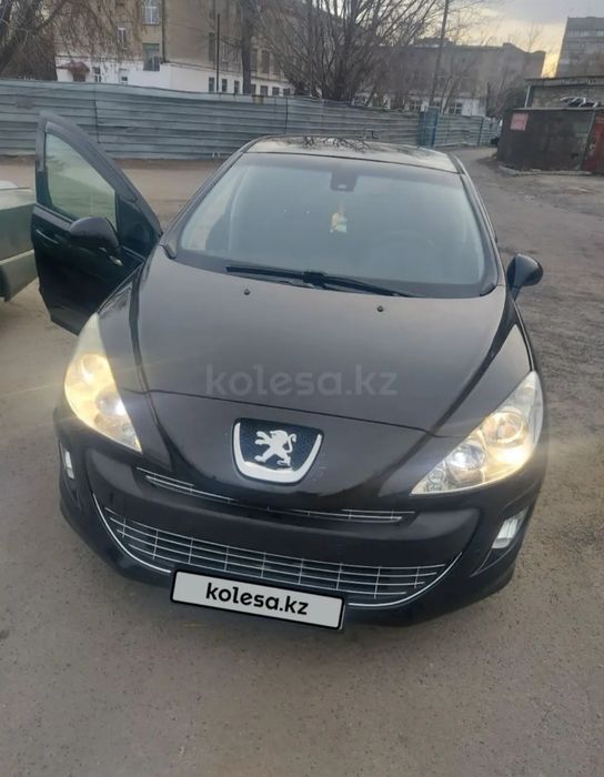 Peugeot 308 год2011