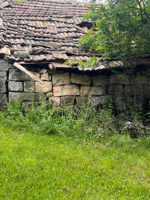 Продавам дялан камък