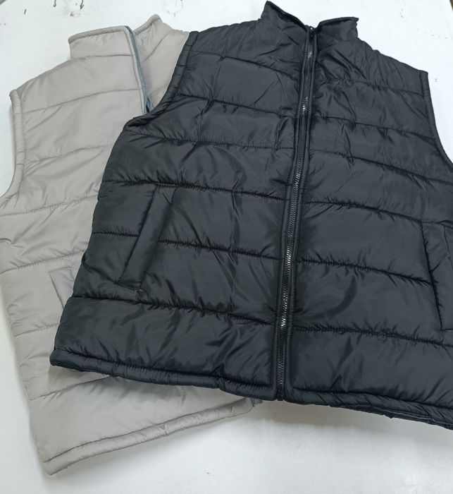 Сотилади, жилеткала.