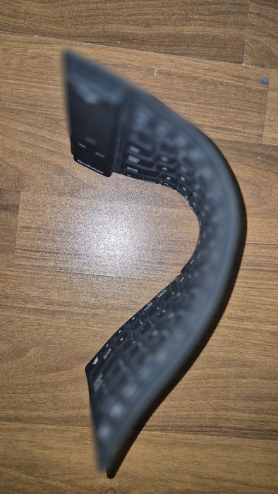 Tastatura Bluetooth pliabila rezistenta la apa