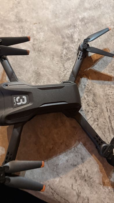Vând dron fără controller!