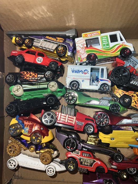 Продам машинки хот вилс hot wheels