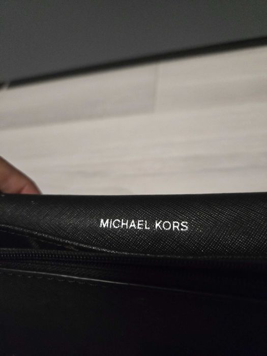 Кожена черна чанта Michael Kors