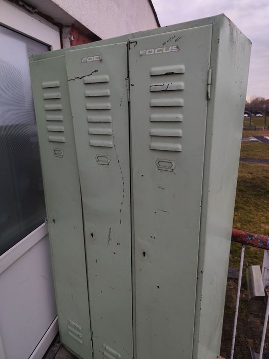 Dulap de fier cu trei usi