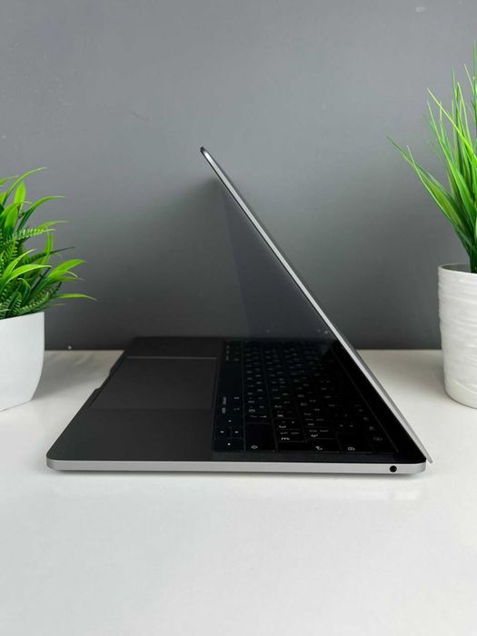 MacBook Pro 2019, 12731а0208