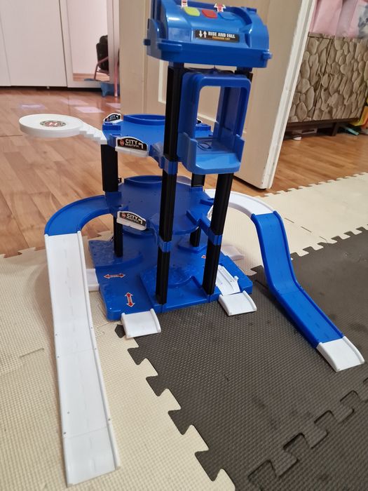 Паркинг за Пес Патрул или обикновени колички