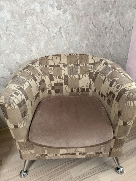 Продам диван и 2 кресла с переездом