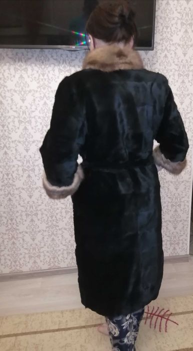 Продам шубу женскую
