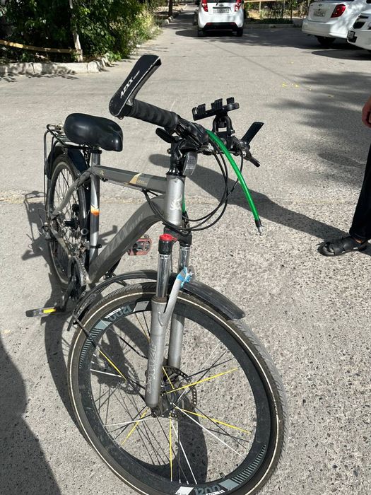 Yangi velosiped telefon tutgichi bilan
