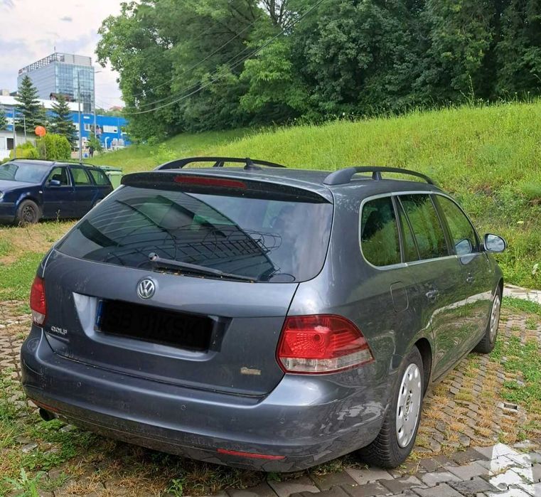 Vând Volkswagen Golf VI 1,6 TDI