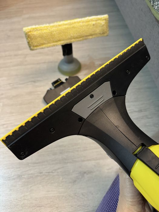 Продам стеклоочиститель Karcher в отличном состояний
