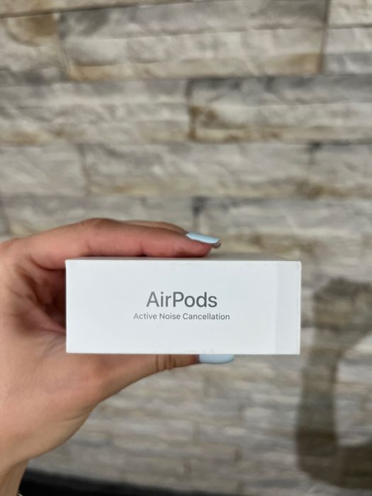 Apple AirPods 4th gen cu anulare sunet , noi sigilate
