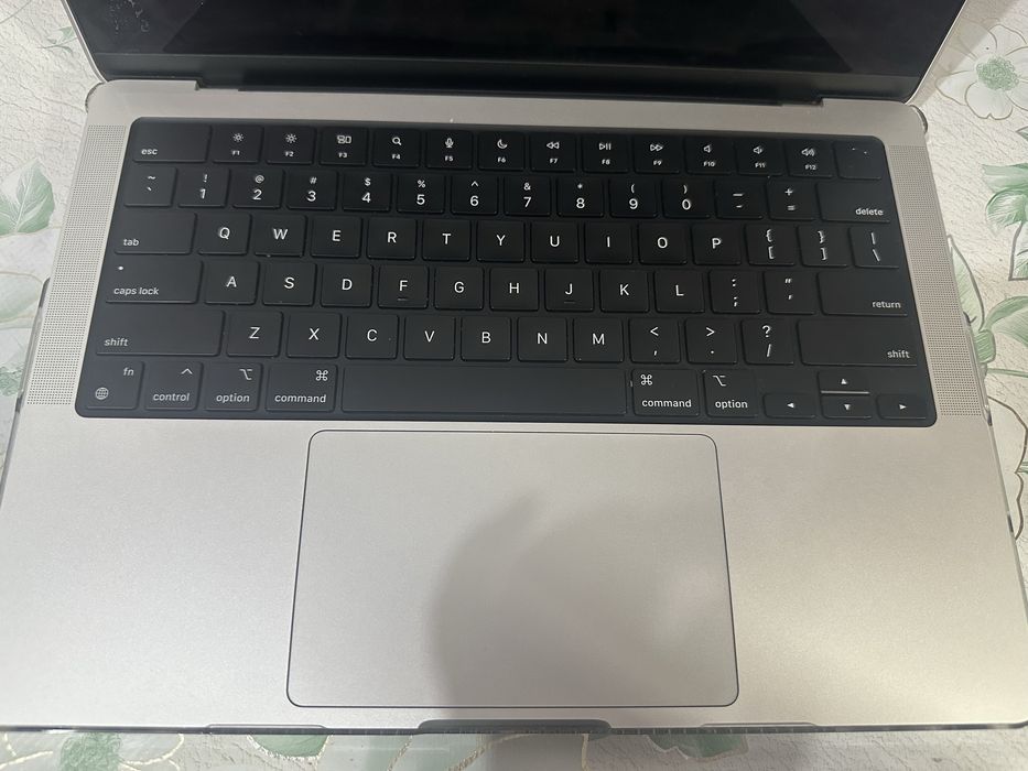 Macbook pro M3pro 18/512 Silver