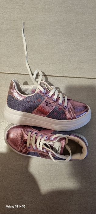 Adidasi originali Guess
