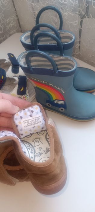 Срочно отдам вещи и обувь