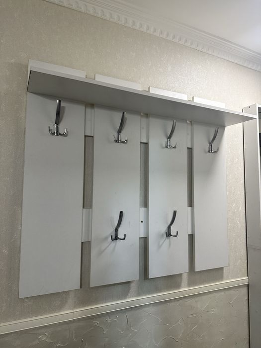 Продам вешалку в прихожую