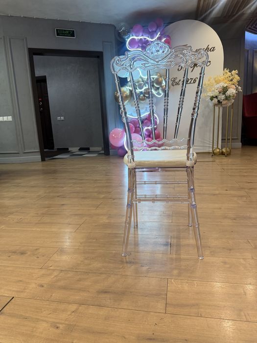 Аренда столов, стульев.