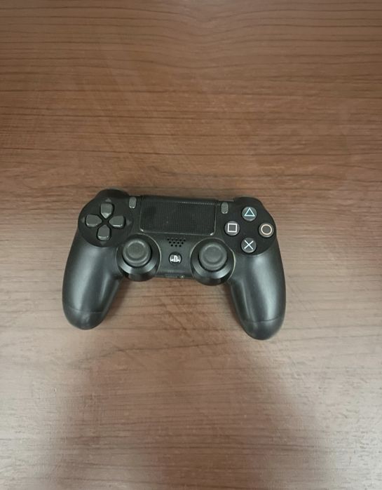 Ps4 pro se vinde
